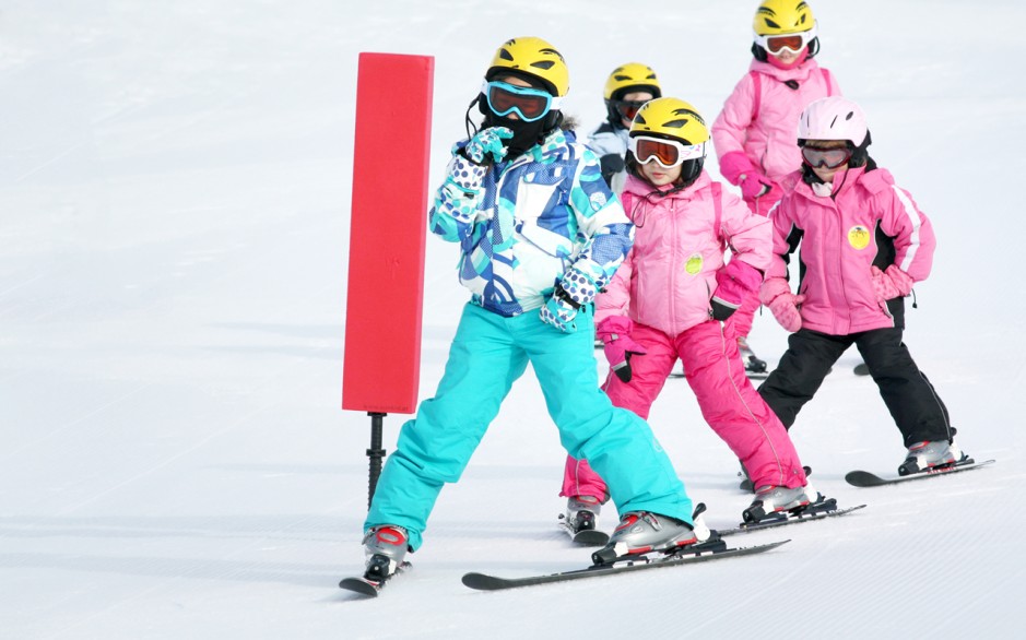 Spielerisch das Skifahren lernen